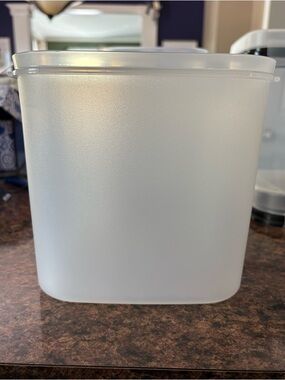Tupperware Food Storage Container with flip top lid